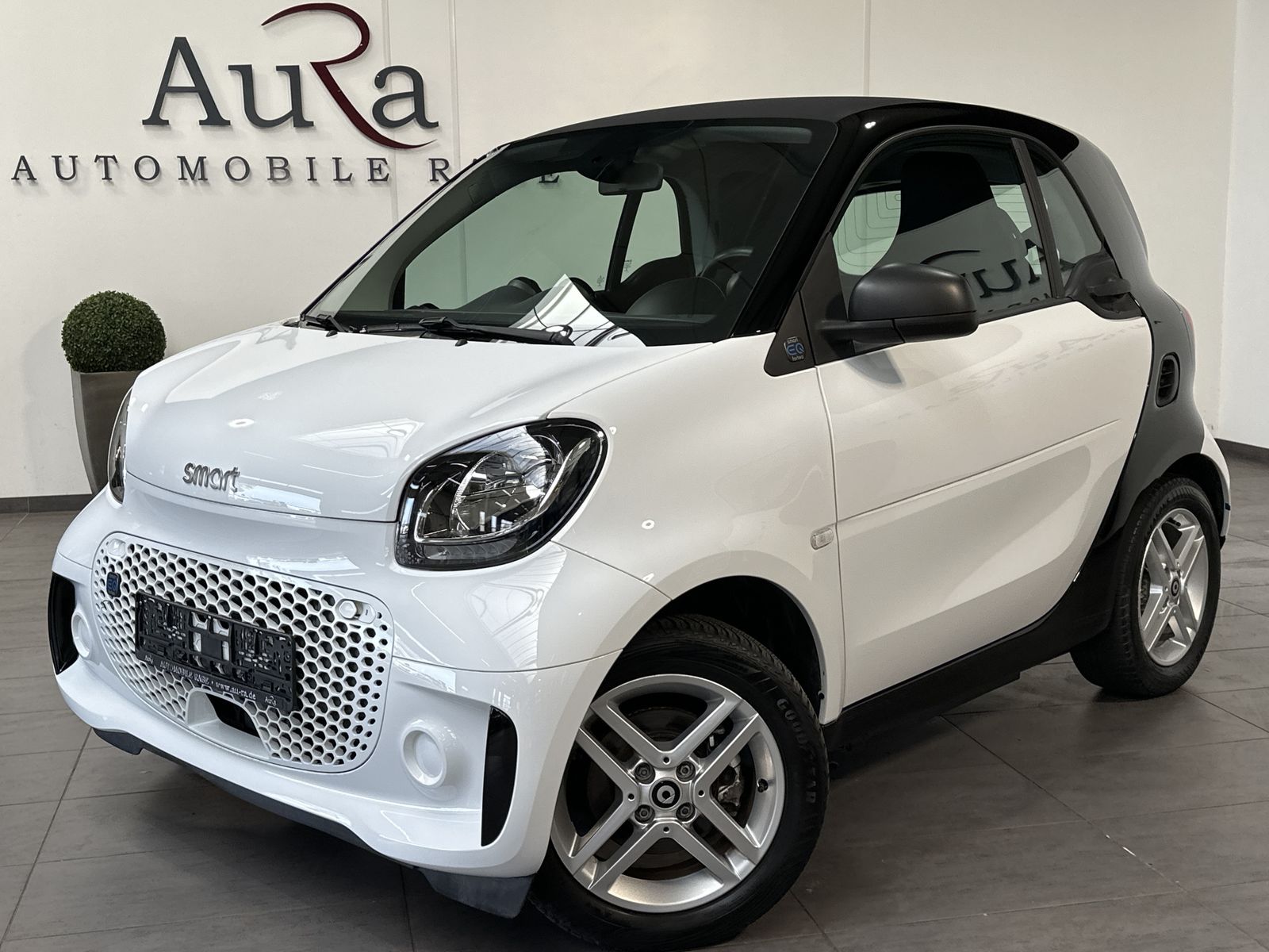 Fahrzeugabbildung Smart ForTwo EQ Coupé CARPLAY+TEMPOMAT+1HD+DAB-RADIO