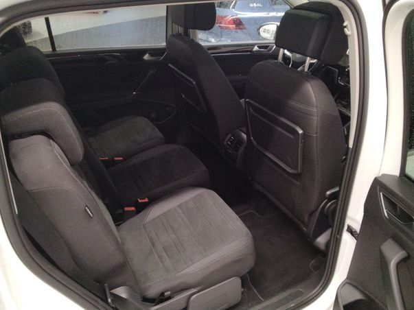 Touran 2.0 TDI DSG HIGHLINE LED+PANO+AHK+ACC+DCP