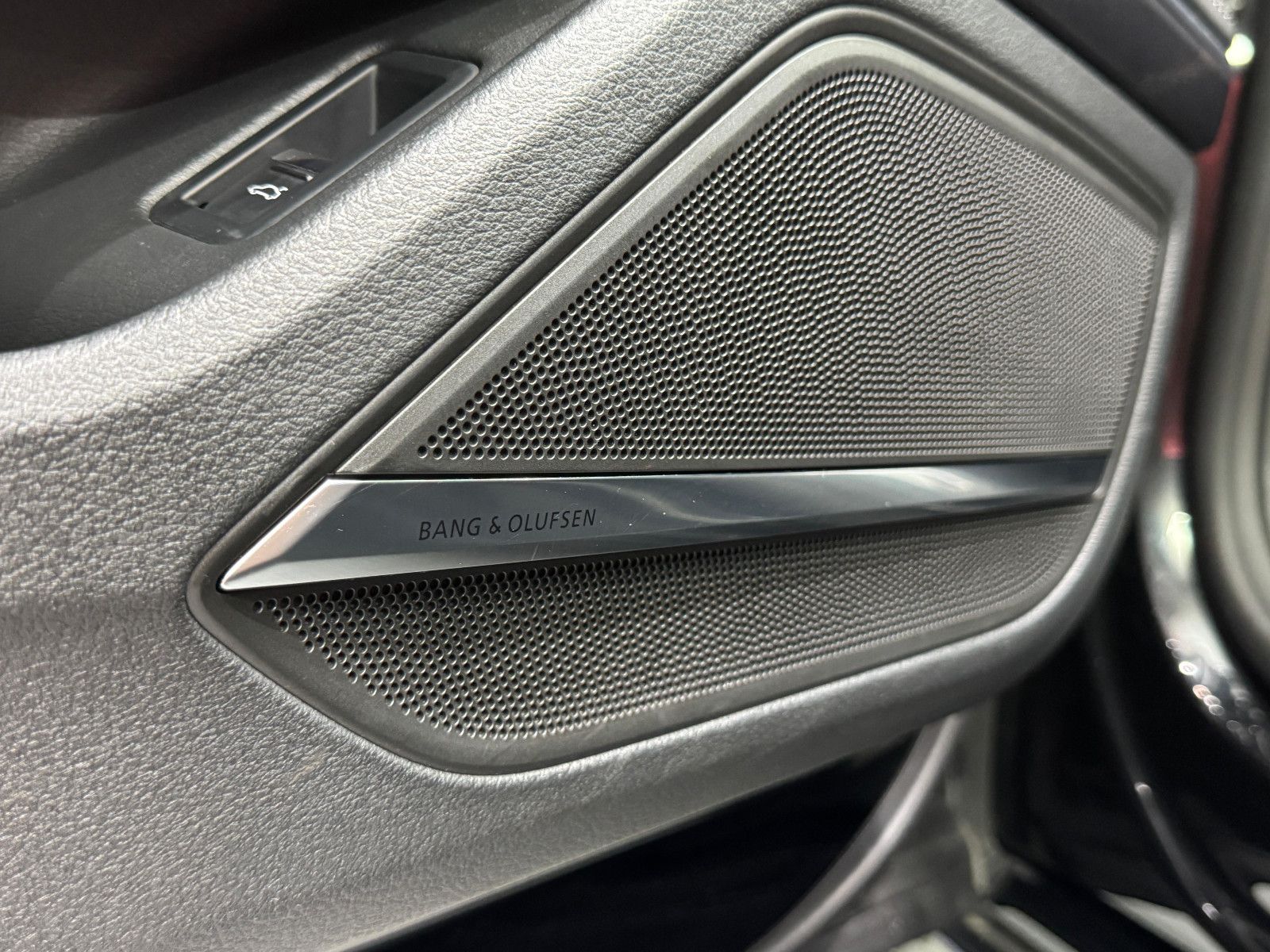 Fahrzeugabbildung Audi A8 50 TDI quattro|B&O|HUD|PANO|MATRIX