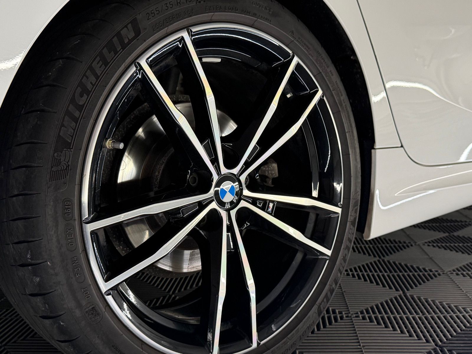 Fahrzeugabbildung BMW 320 d M SPORT/LIVE COCKPIT/MEMORY/HuD/AHK/LASER