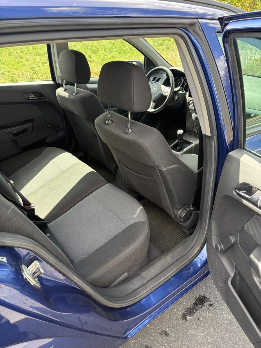 Opel Astra 2005 — photo 11
