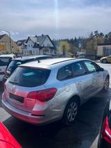 Opel Astra J Sports Tourer Style 1,4*NAVI*KAMERA*EU6* - Opel Astra mit Benzin-Antrieb: Kombi, 1.6