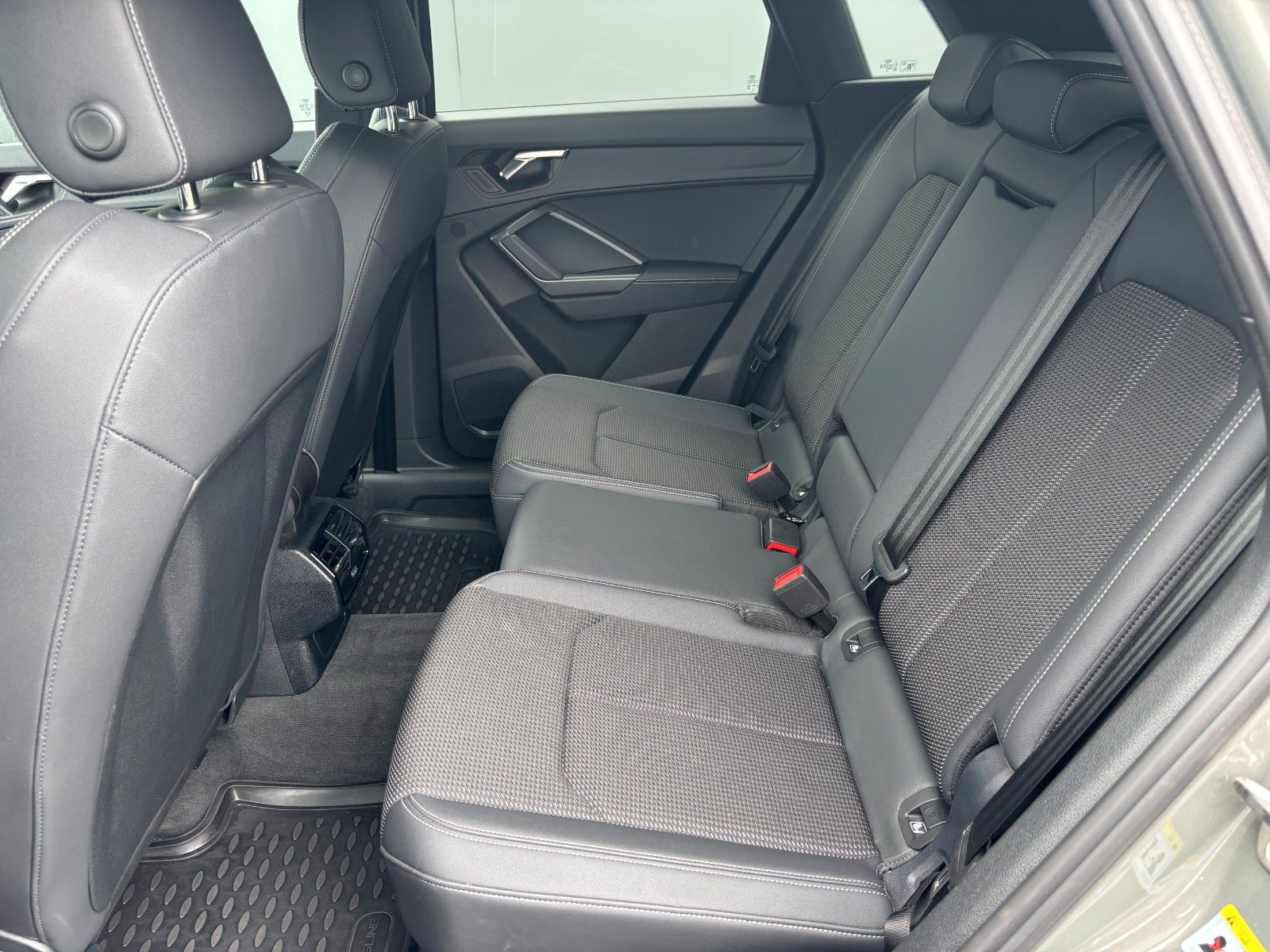 Audi Q3 40 TFSI quattro S line AHK foto 10