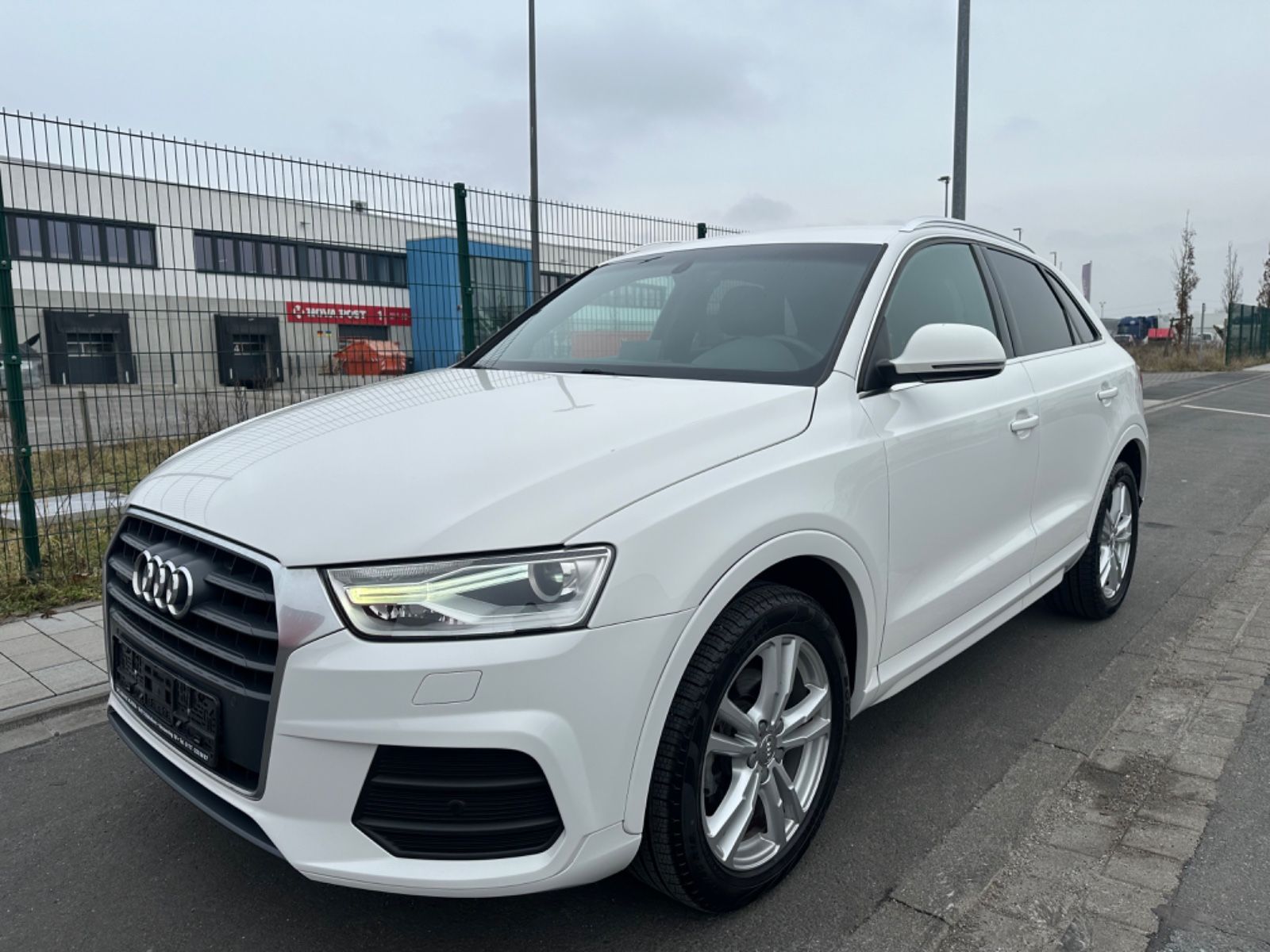 AUDI Q3  TDI quattro S-tronic  S-line