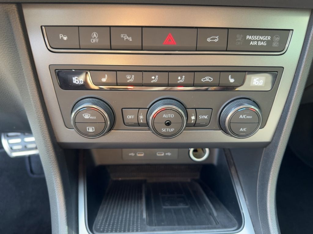 Fahrzeugabbildung CUPRA Ateca VZ LED WINTER PANORAMADACH RÜKFAHRKAMERA