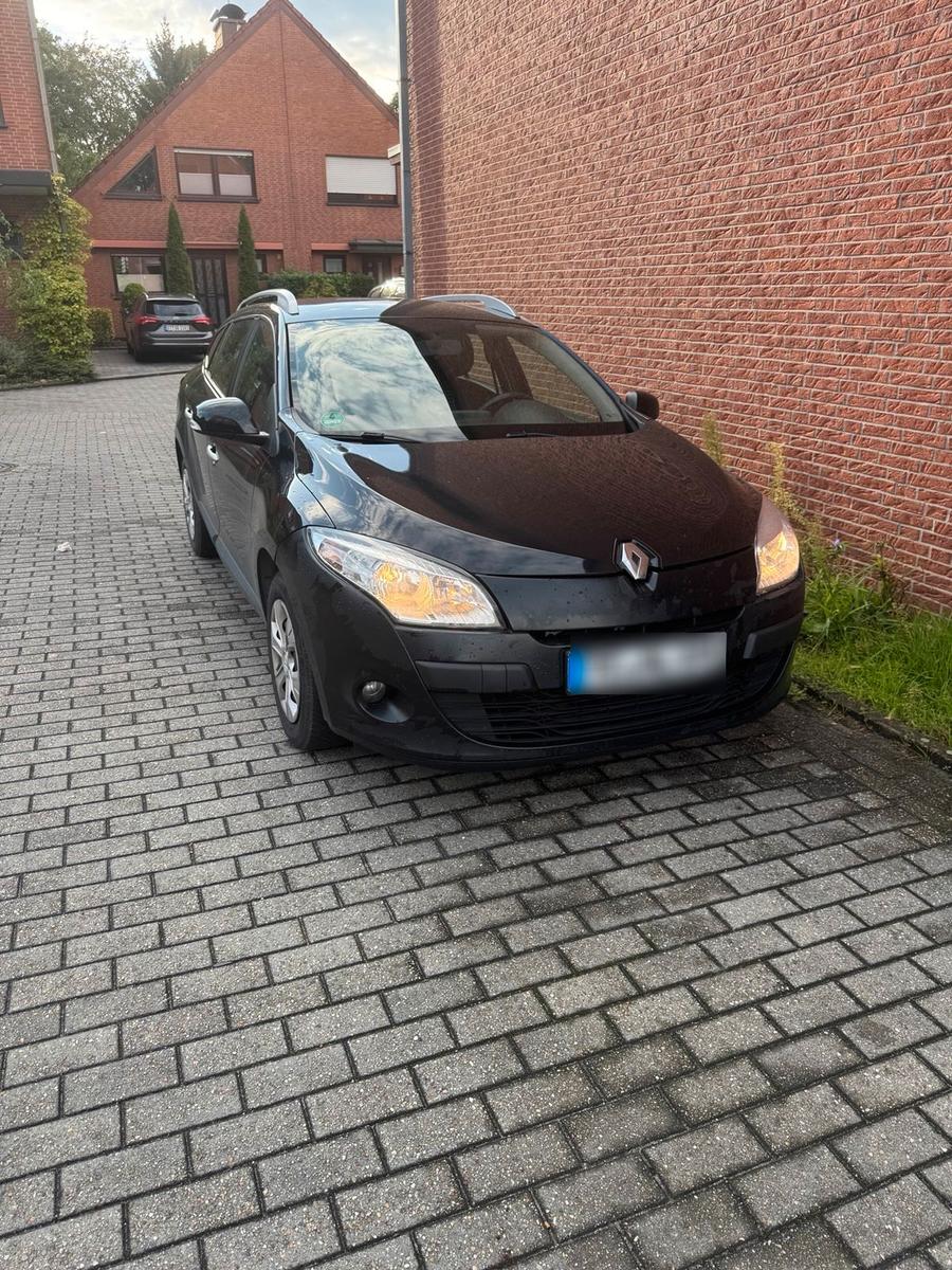 Renault Megane 2011 — rear view