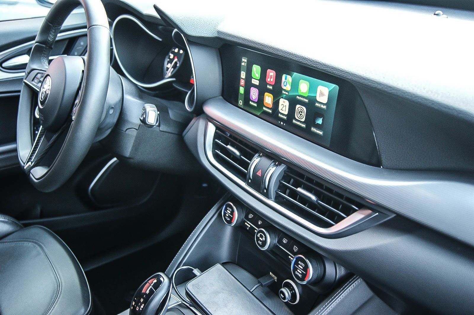 Fahrzeugabbildung Alfa Romeo Stelvio Super Q4 LUSSO SPORTPAKET LEDER WINTER