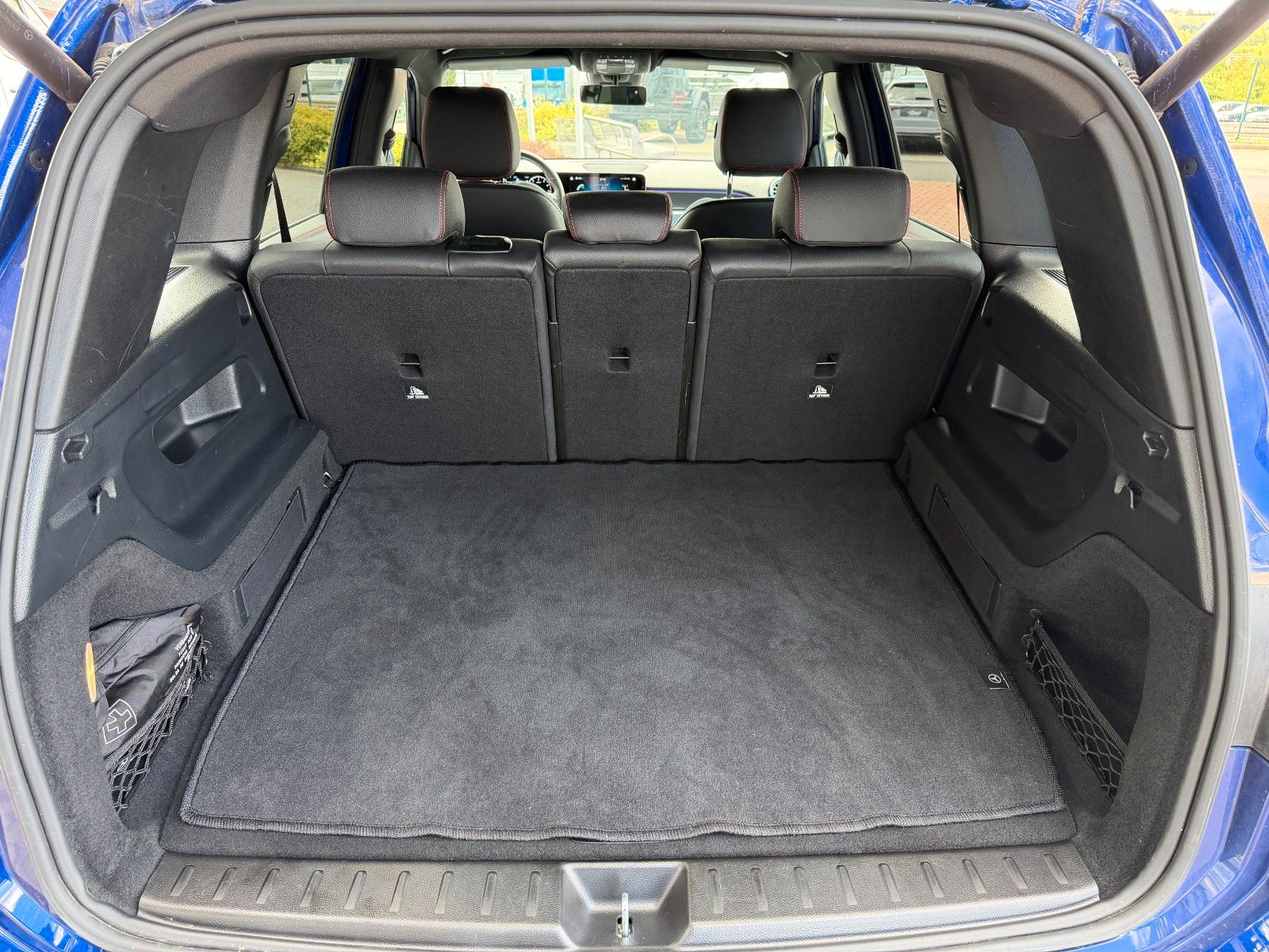 Fahrzeugabbildung Mercedes-Benz GLB 200 AMG MBUX+AMBIENTE+R-Kamera+Carbon+ALARM