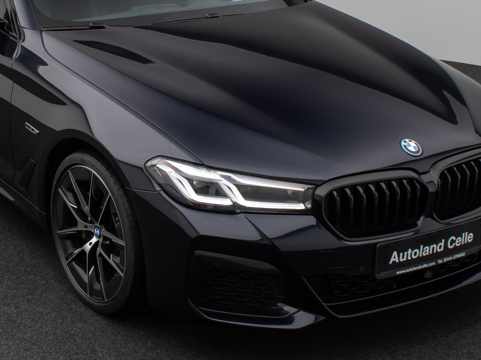 Fahrzeugabbildung BMW 530e xD M Sport Kamera HUD HiFi Komfort 20Zoll