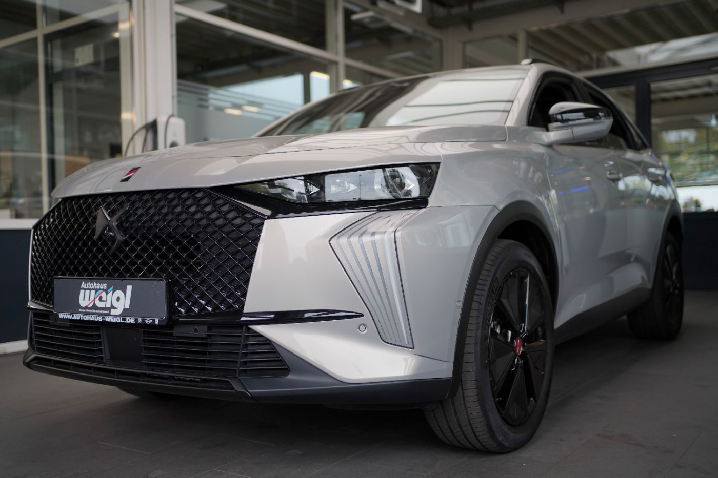 DS Automobiles DS7 BlueHDi 130 EAT8 Performance Line+ Focal Nav imagem 3