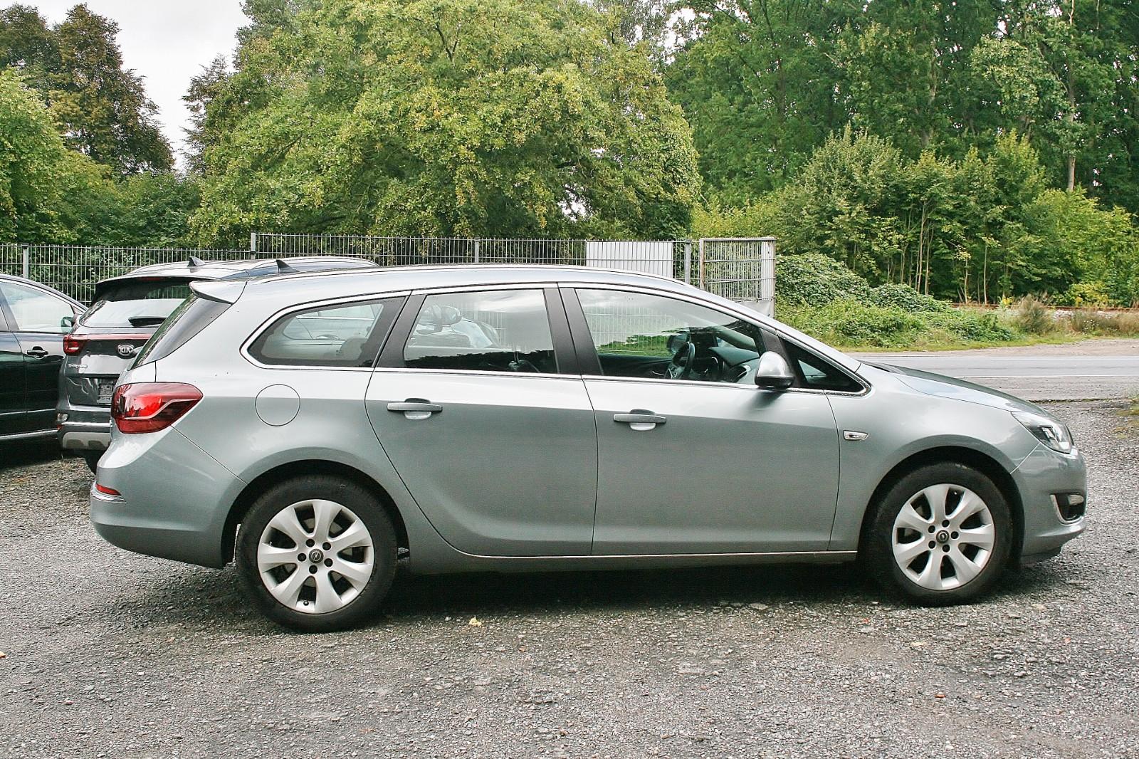 Opel Astra 2015 — interior