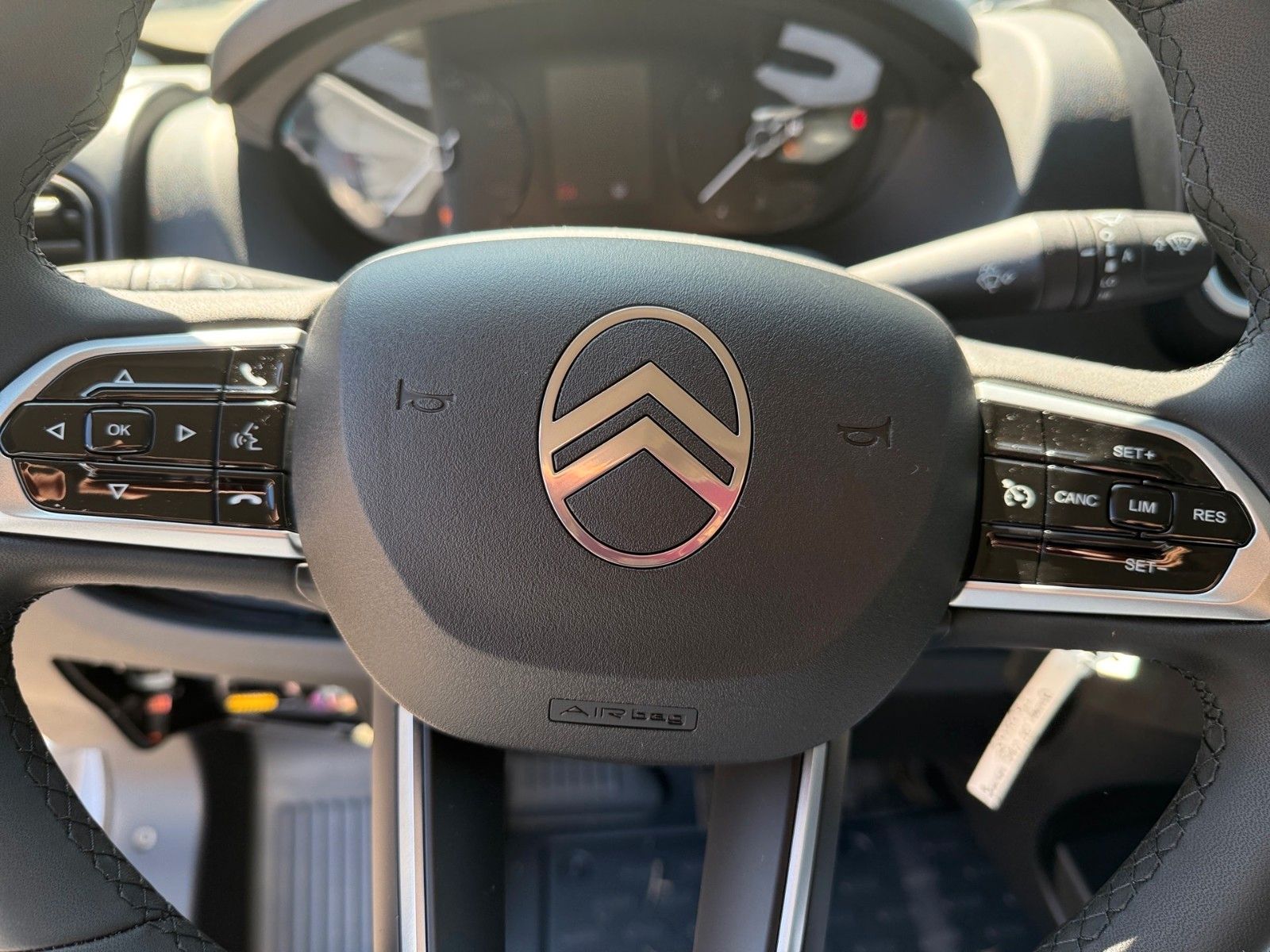 Fahrzeugabbildung Citroën Jumper Kasten 35 L2H2 BlueHDi 140 Automatik
