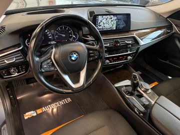 BMW 530 i xDrive *1.HAND*NAVI*TEMPO*SZHZ*AHK*PDC*