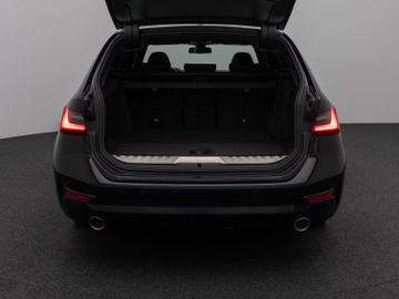 Fahrzeugabbildung BMW 320e Advantage DAB HiFi PDC AHK Alarm LED Sport