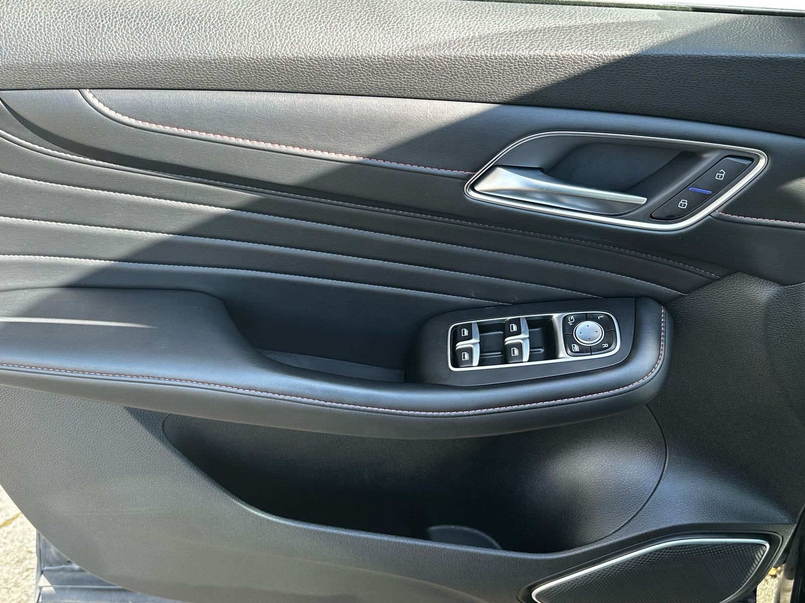 Fahrzeugabbildung MG EHS Luxury PANO+LEDER+NAVI+SHZ+KAMERA+ACC+360°