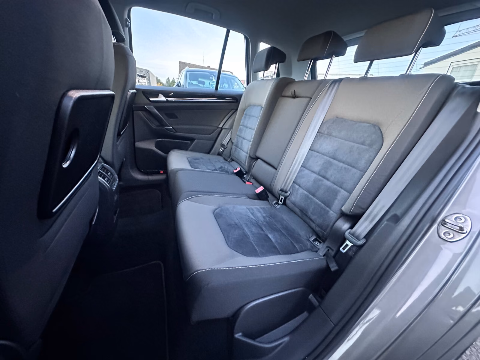 Volkswagen Golf Sportsvan VII 125PS Highline SitzHz AHK PDC