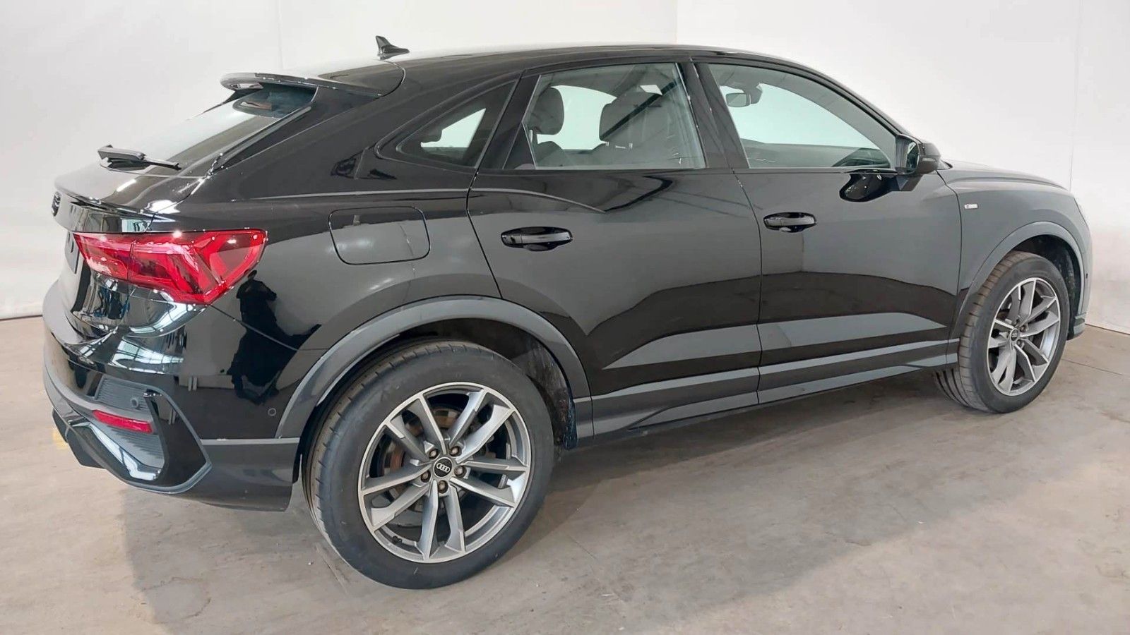 Fahrzeugabbildung Audi Q3 Sportback 45 TFSI e S line ACC Ambiente el.Hk