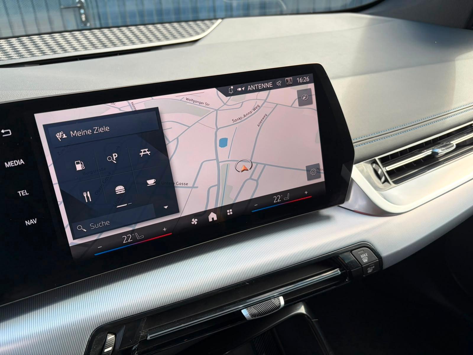 BMW 218i Active Tourer M SPORT /AHK/360°/HeadUp