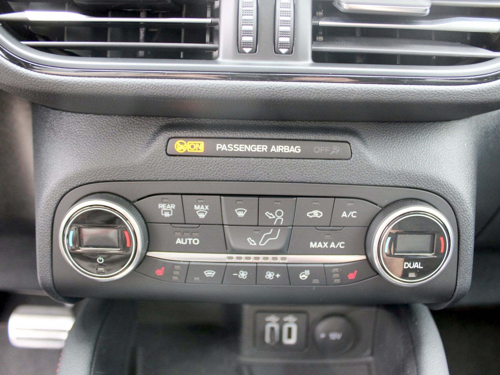 Fahrzeugabbildung Ford Kuga Plug-In Hybrid ST-Line X 2,5 Duratec