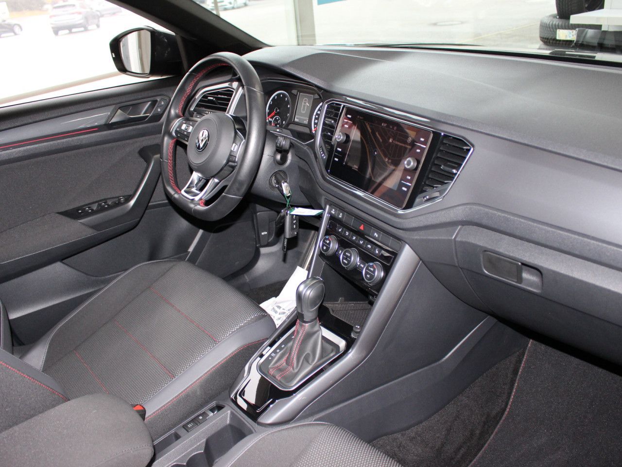 Fahrzeugabbildung Volkswagen T-Roc 1.5TSI DSG Sport /St.Hz/RFK/ACC/Navi