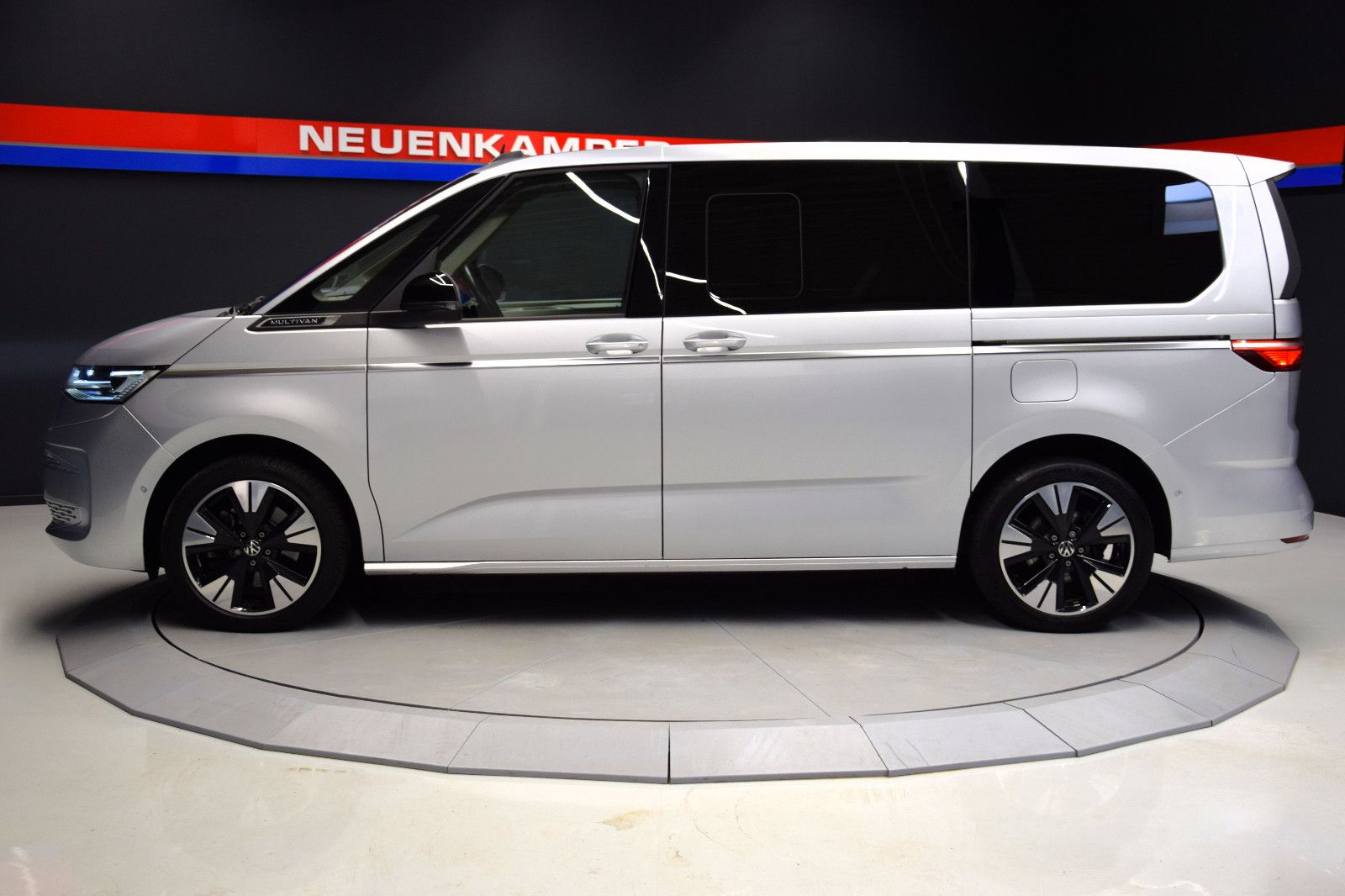 Fahrzeugabbildung Volkswagen T7 Multivan Style lang h/k ACC HuD Stndhz Matrix