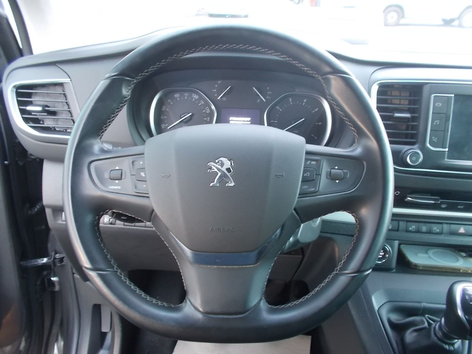 Fahrzeugabbildung Peugeot Traveller 2.0 BlueHDi 145 L2 Allure LEDER + PANO