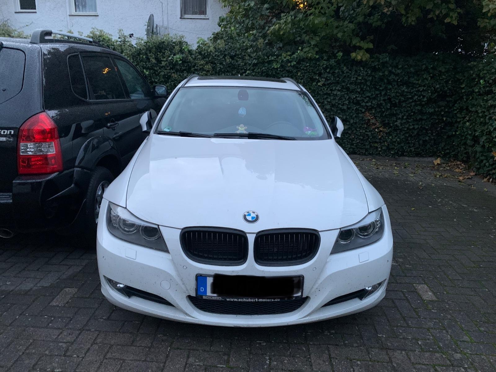 BMW 320 2012 — вигляд ззаду