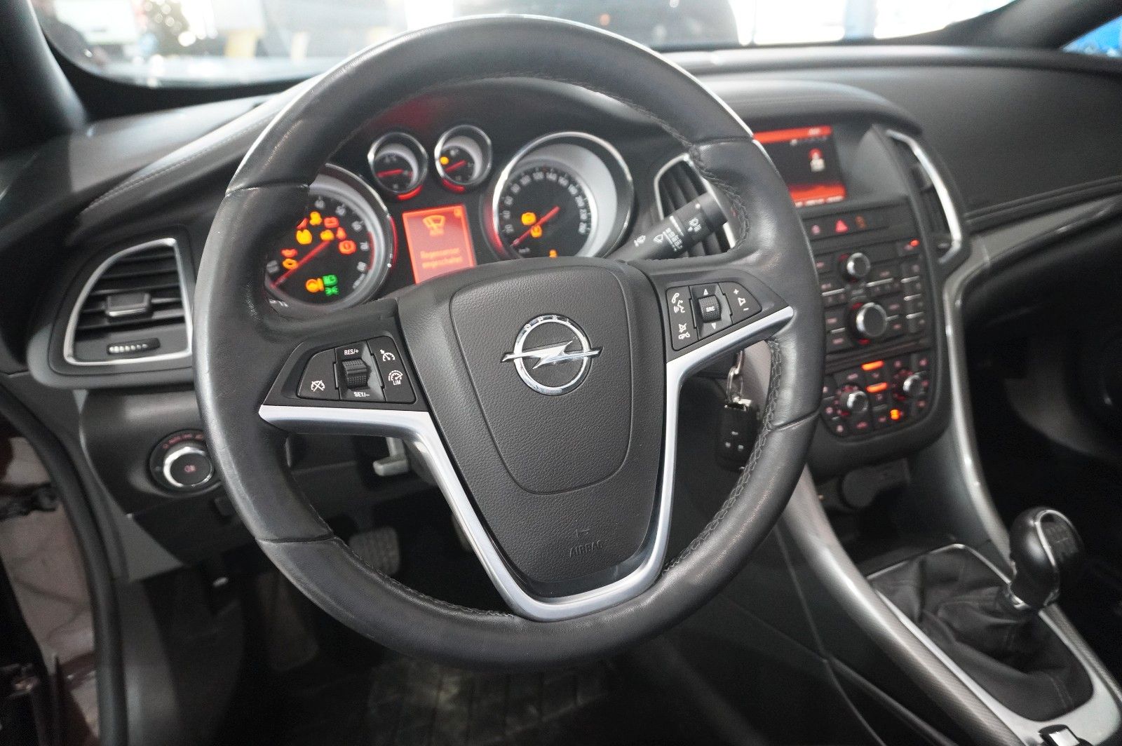 Fahrzeugabbildung Opel Cascada 1.4T EDITION SPORT/SHZ/TEMP/USB/BI-COLOR