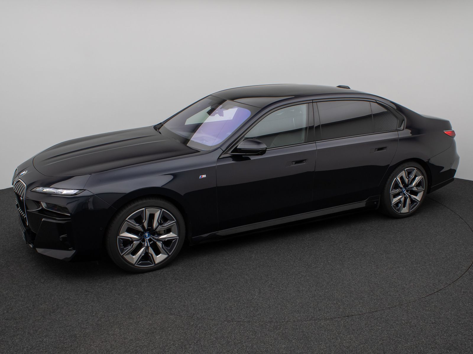 Fahrzeugabbildung BMW i7 xD60 M Sport 360°Pano B&W FondEnt SoftCL VOLL