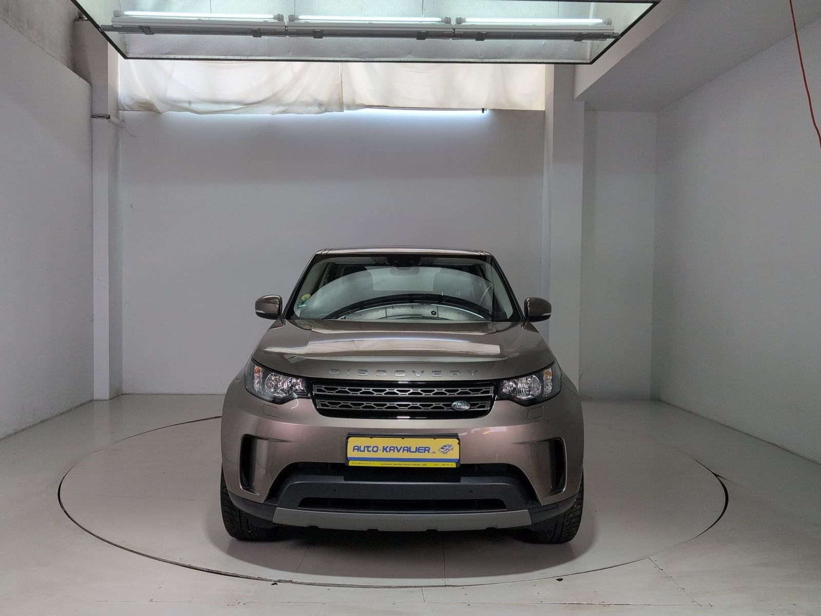 Fahrzeugabbildung Land Rover Discovery 5 2.0 TD4 SE * Leder * AHK * Navi*
