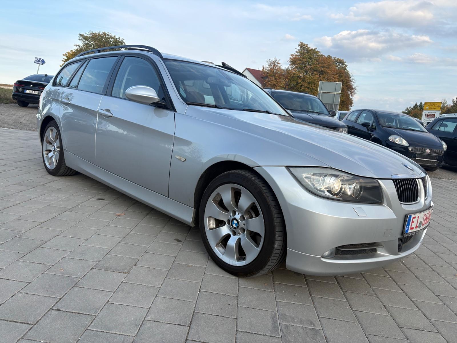 BMW 330xi Touring 272 ch 6 cylindres xDrive • Boîte manuelle 6 • Toit pano • GPS • Xénon • Radars AV/AR
