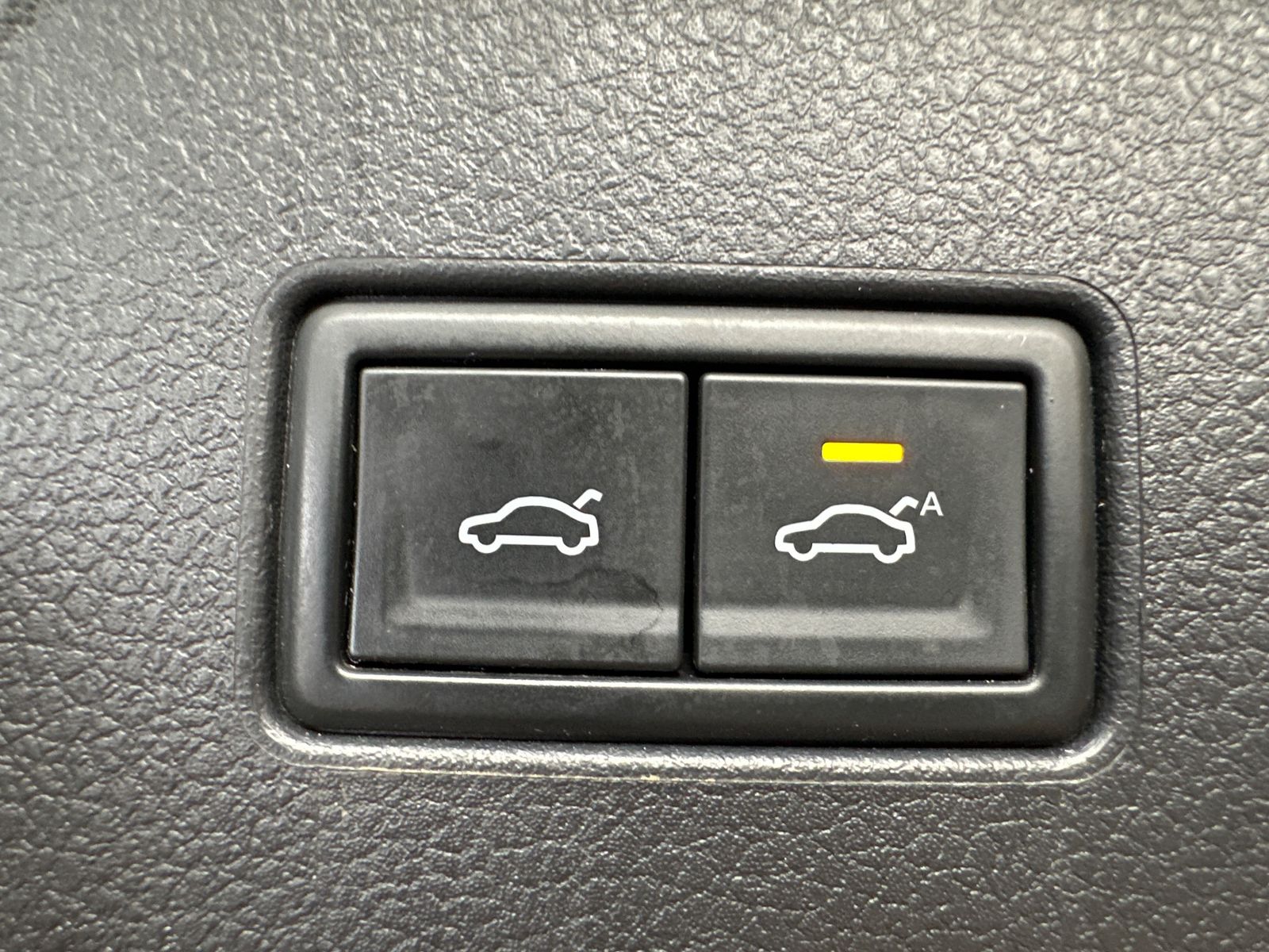 Fahrzeugabbildung Volkswagen Passat Variant 1.4 TSI DSG GTE R-Line NAV+LED