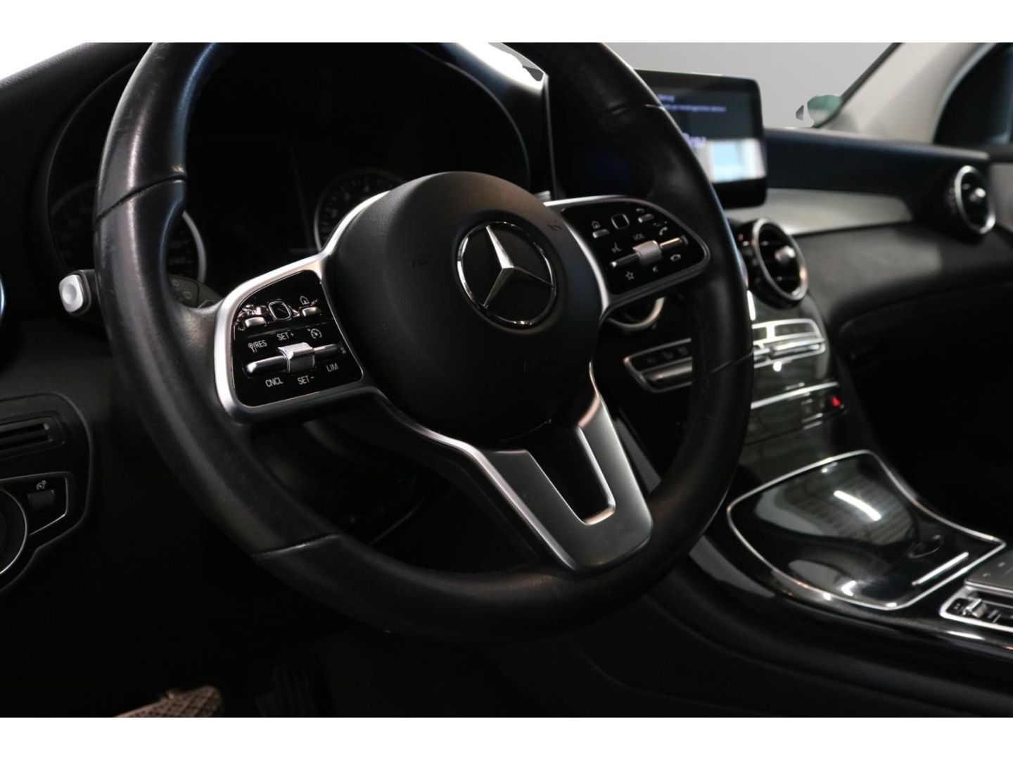 Fahrzeugabbildung Mercedes-Benz GLC 200 4Matic e. Heckklappe AHK Navi LED