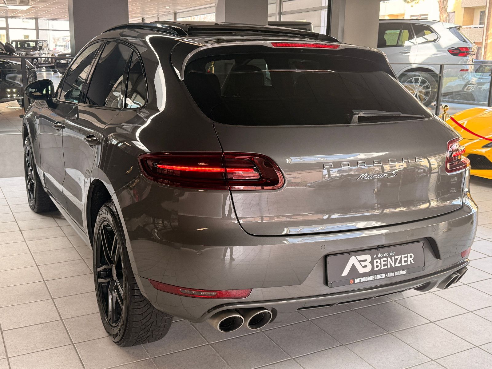 Fahrzeugabbildung Porsche Macan S Diesel/PANO/360°/MEMORY/SOUND/SHZ