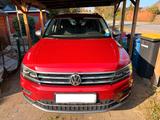 Volkswagen Tiguan Allspace 2.0 TDI SCR DSG 4MOTION High... - rote Volkswagen Tiguan Allspace