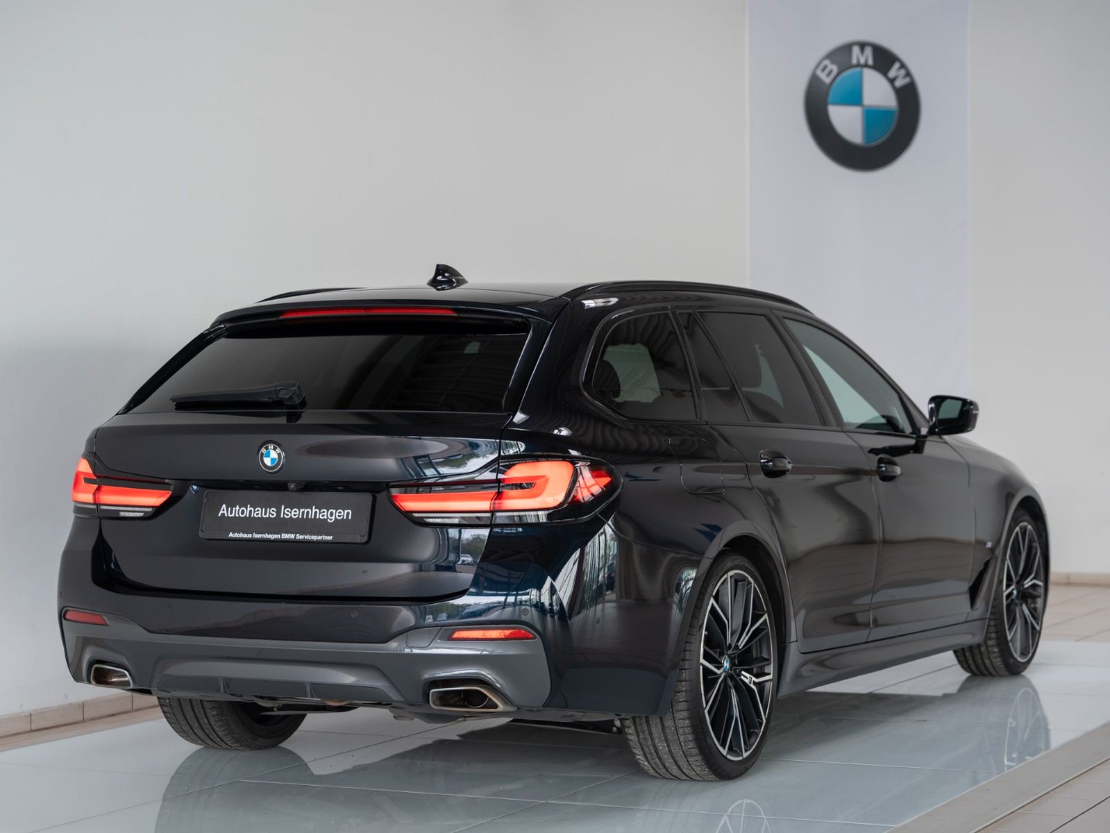 Fahrzeugabbildung BMW 540d xD M Sport Panorama 360° HUD H/K DAB AHK