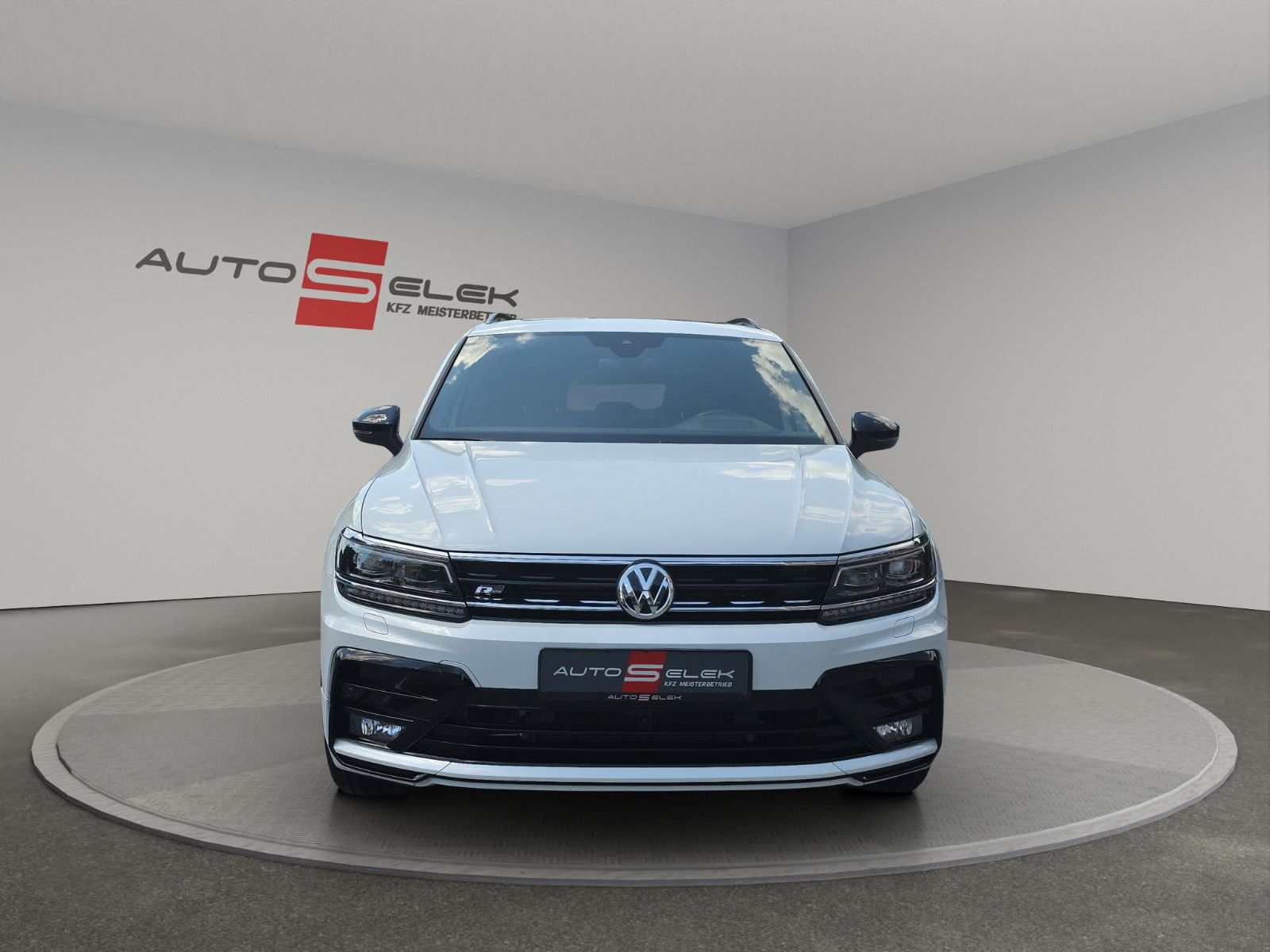 Fahrzeugabbildung Volkswagen Tiguan  R-LINE HiGHLiNE  4MOTION PANORAMA DACH
