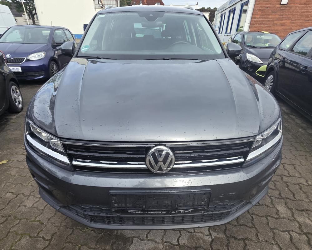 Volkswagen Tiguan - 1