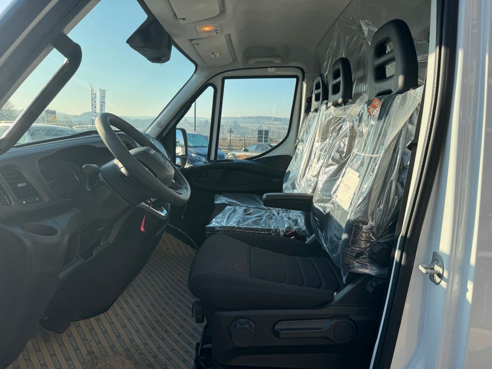 Fahrzeugabbildung Iveco Daily 35S14 A8*R3.450mm*Automatik*Kamera*3Sitze*