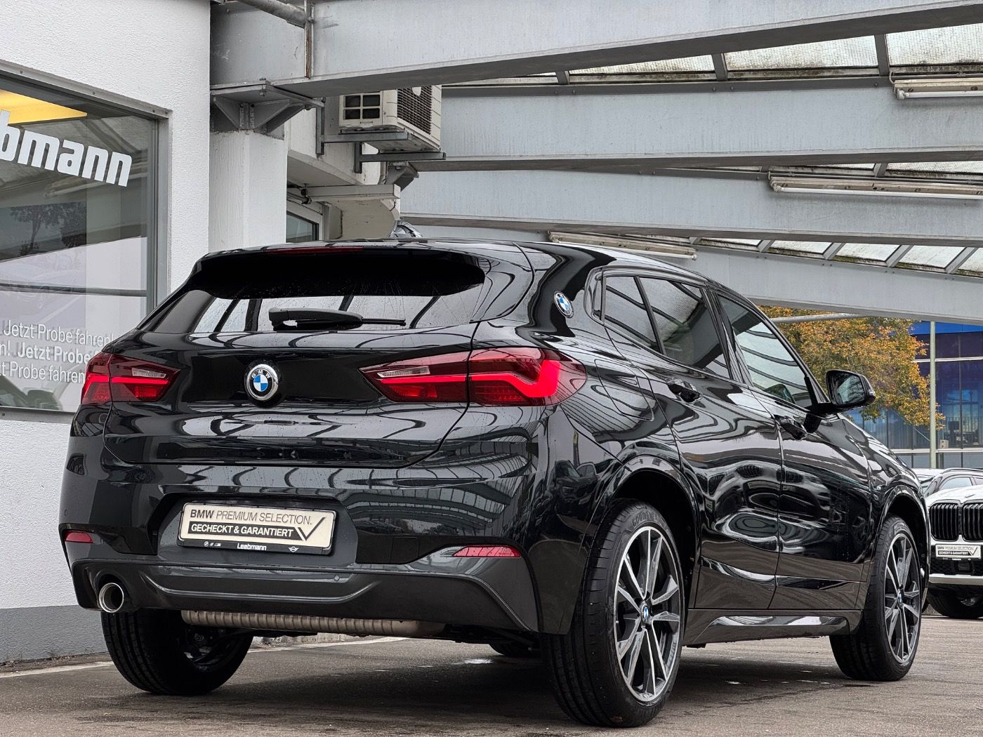 Fahrzeugabbildung BMW X2 sDrive18i M-Sportpaket GARANTIE bis 09/2028