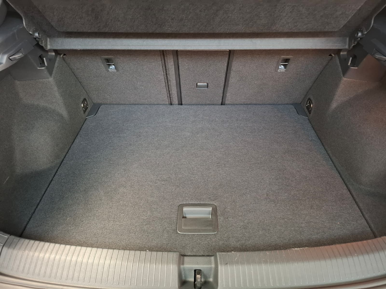 Fahrzeugabbildung Volkswagen T-Roc R-Line 2.0 TSI DSG 4Motion +ACC +DCC +LED