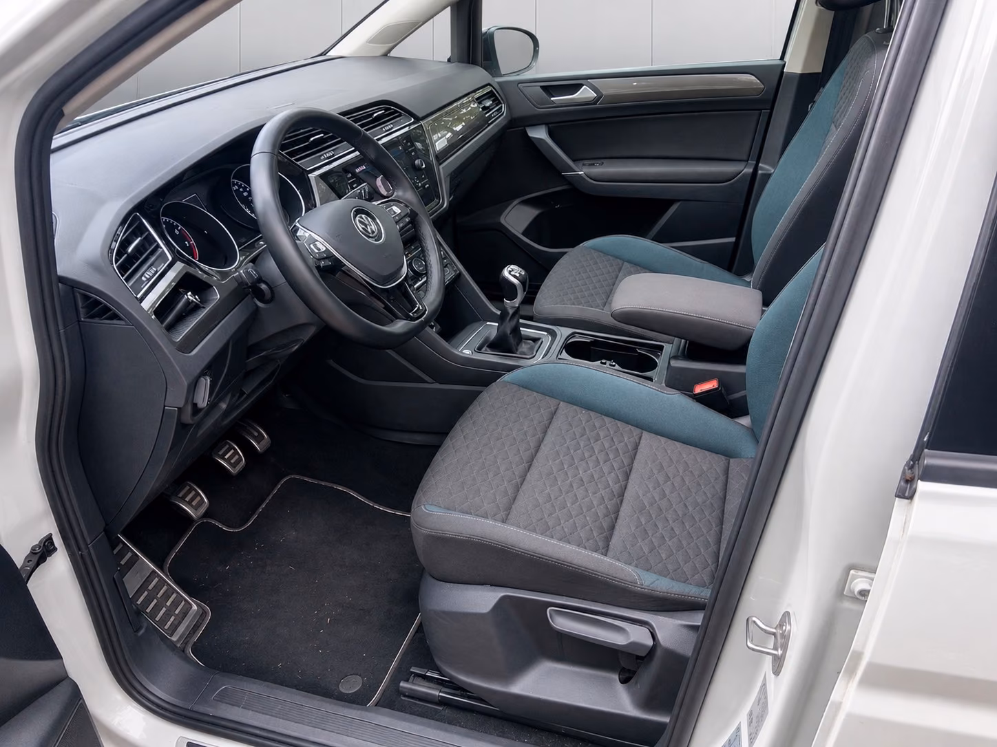 Volkswagen Touran IQ.DRIVE/1 Hand/SHZ/Pano/7 Sitze