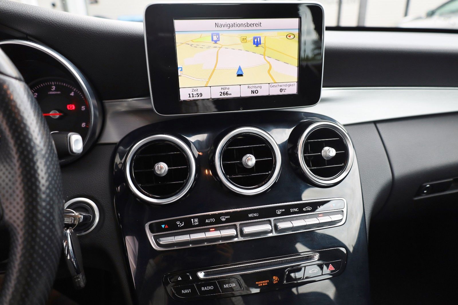 Fahrzeugabbildung Mercedes-Benz Lim. C 220d Avantgarde T.Leder,Navi,SH,PDC