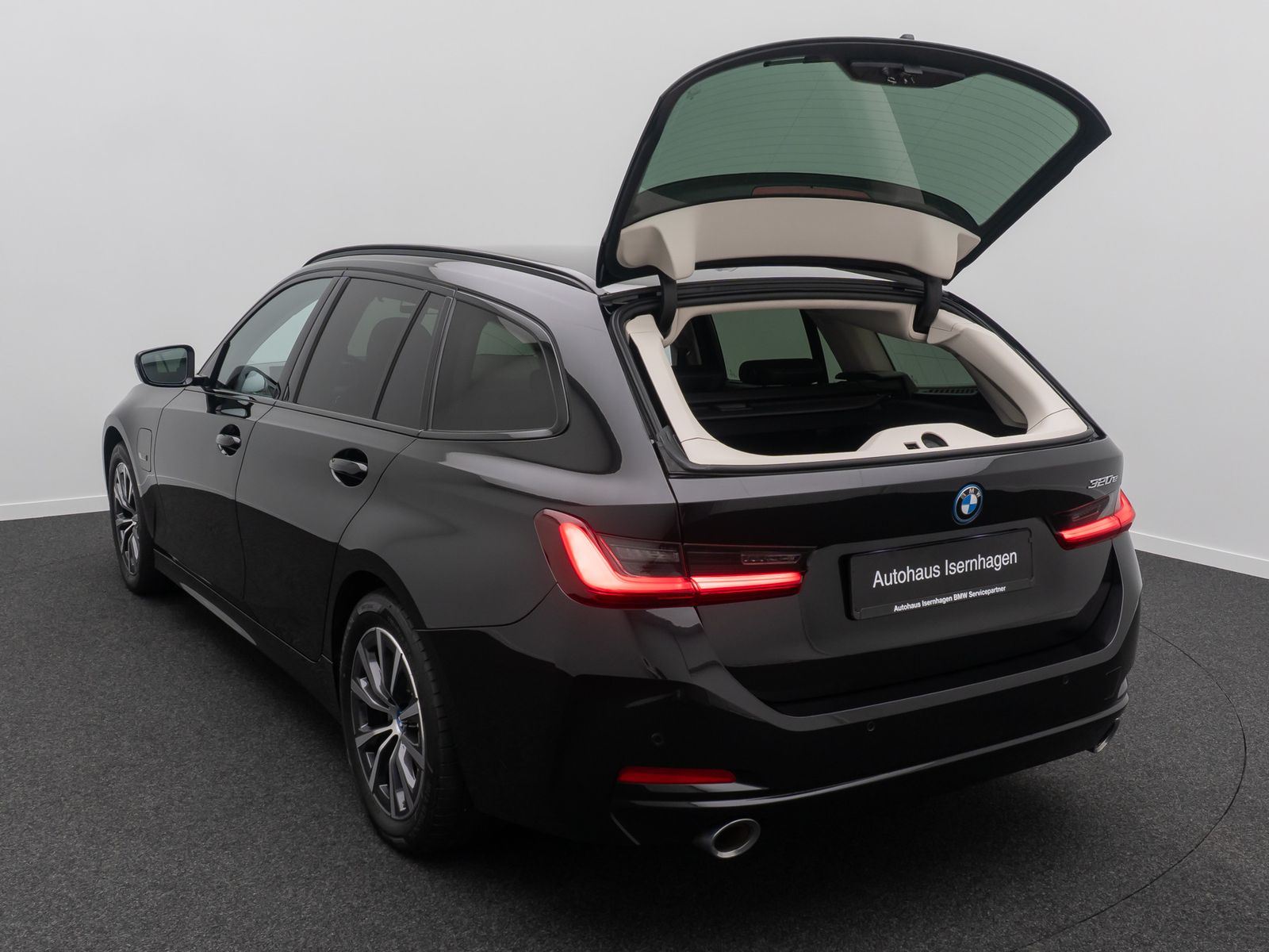 Fahrzeugabbildung BMW 320e FernlichtAs DAB Widscreen Sportsitz Komfort