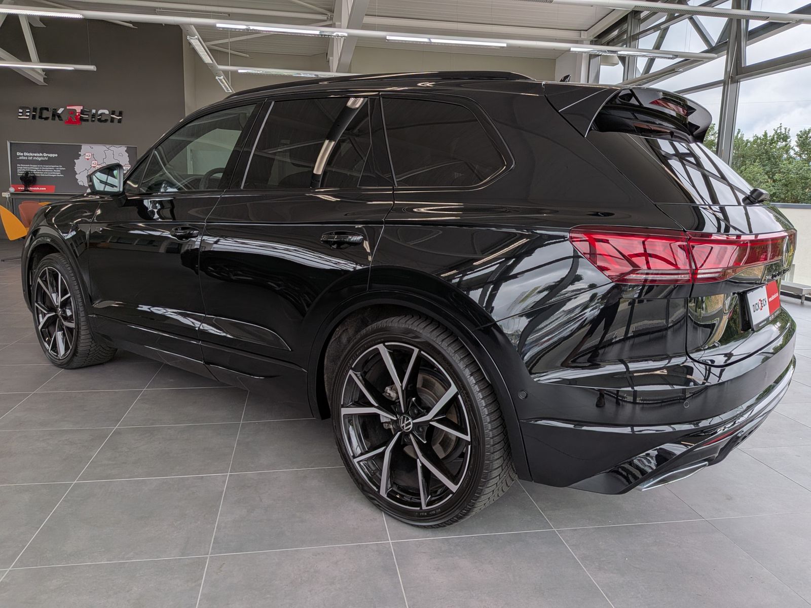 Fahrzeugabbildung Volkswagen Touareg 3.0TDI 4M R-Line VOLL Black 22" UPE 114T
