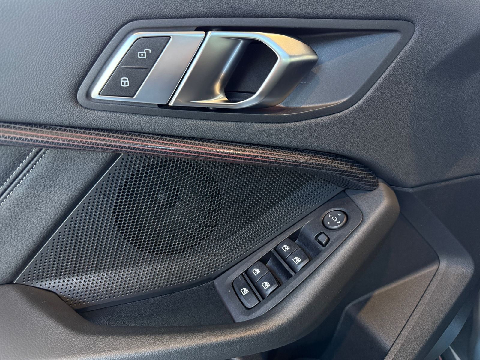 Fahrzeugabbildung BMW 120 i Sport Line LED NAVI ALU