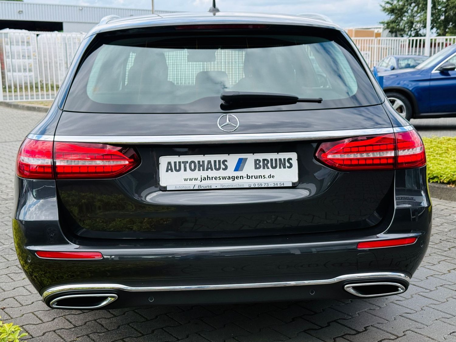 Fahrzeugabbildung Mercedes-Benz E 220 T d AVANTGARDE, Standheizung, MBUX Premium