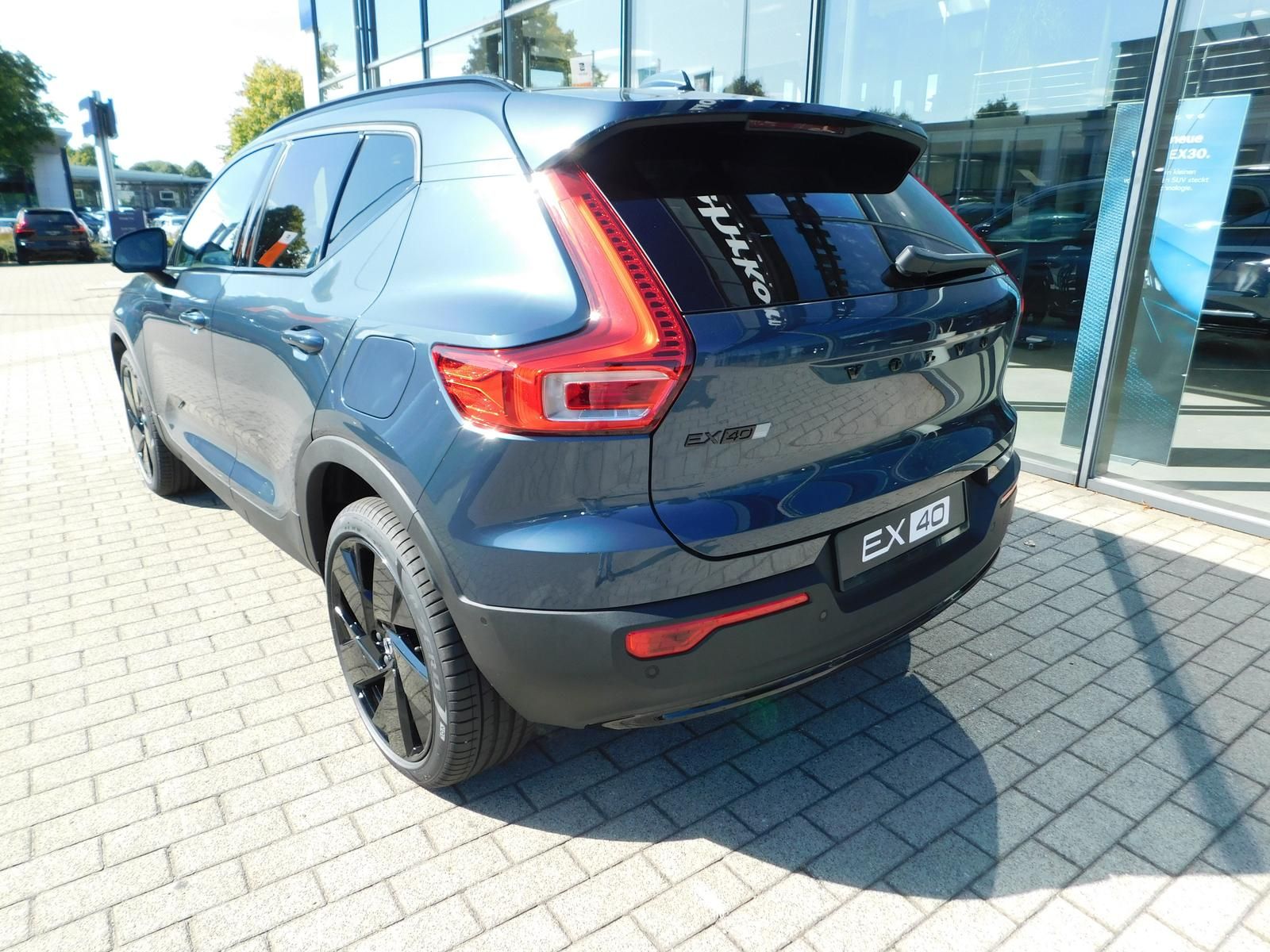 Fahrzeugabbildung Volvo EX40 Single Motor Ext. Range Plus Black Edition