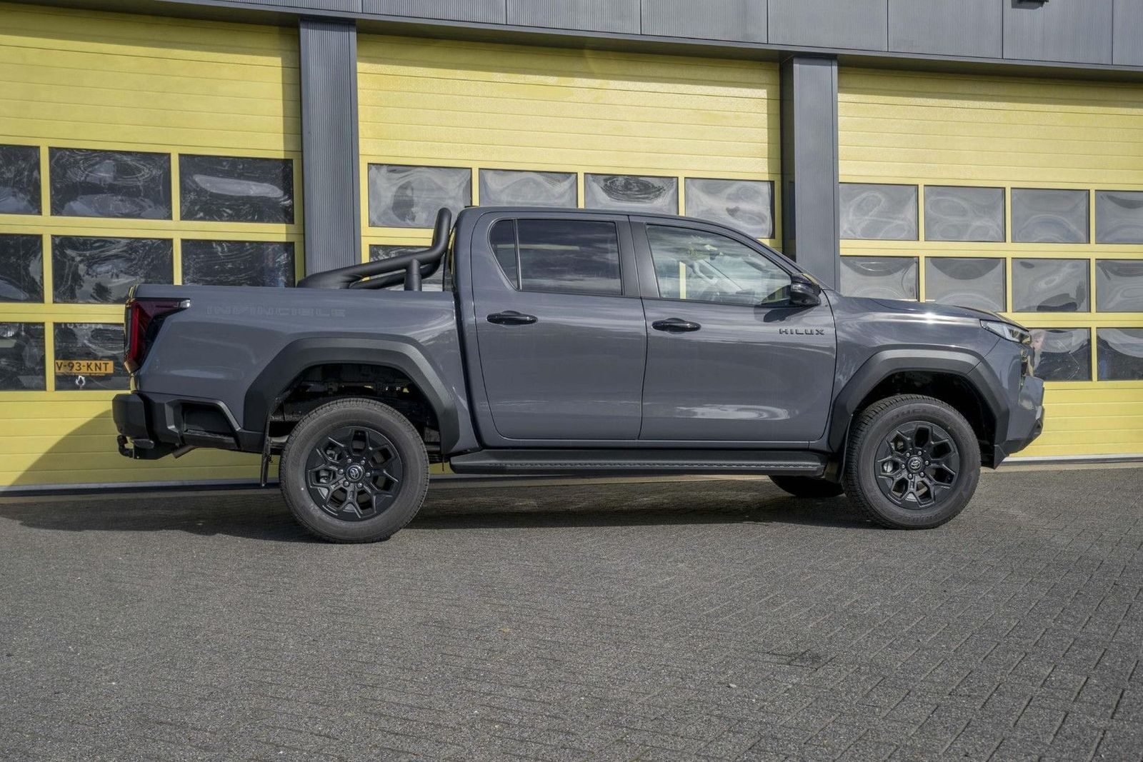 Toyota Hilux 2.8 D-4D Hybrid Invincible JBL voll-aussta imagem 3