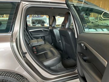 Volvo V70 Kombi Momentum *Leder*